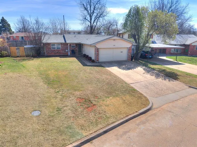 Photo 3 — 124 Oakside Drive, Moore, OK 73160