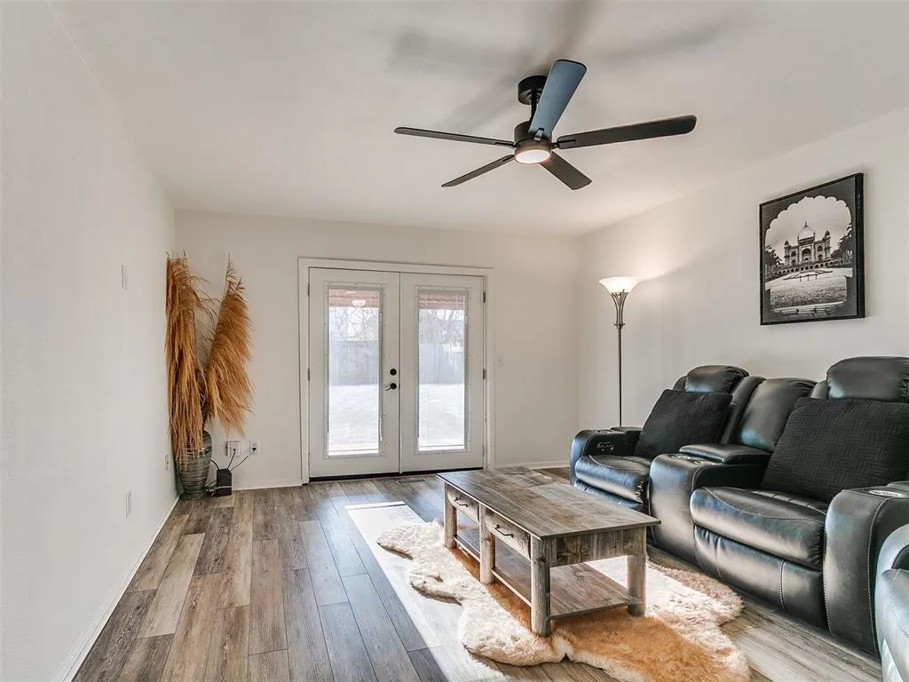 Photo 9 — 124 Oakside Drive, Moore, OK 73160