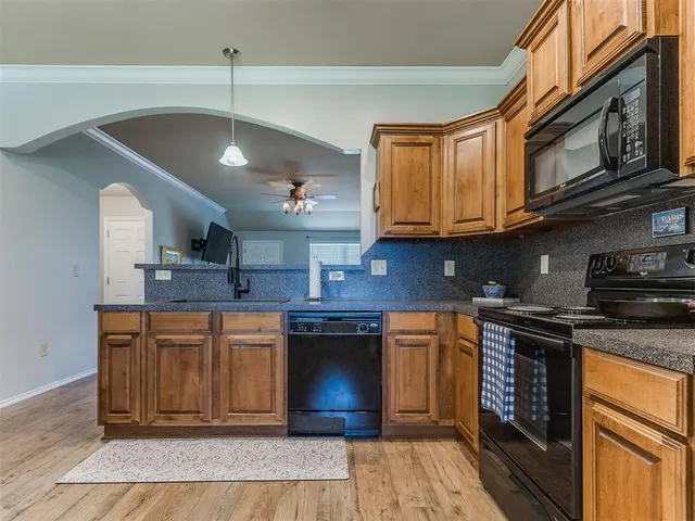 Photo 4 — 7817 Frye Lane, Oklahoma City, OK 73135