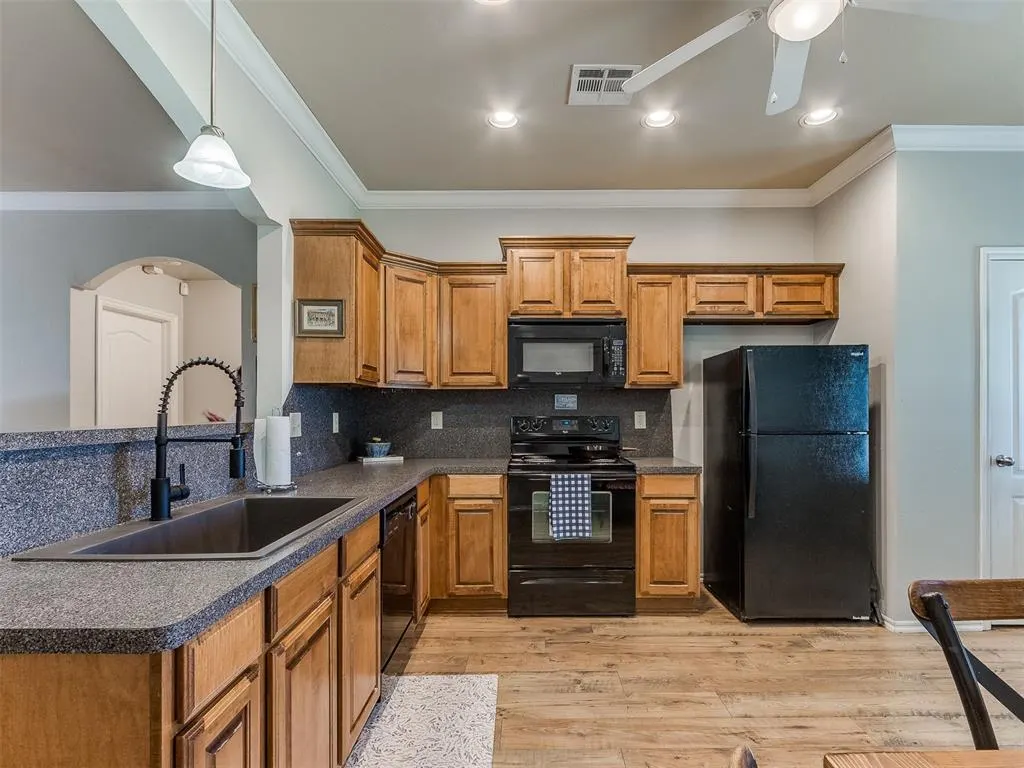 Photo 6 — 7817 Frye Lane, Oklahoma City, OK 73135