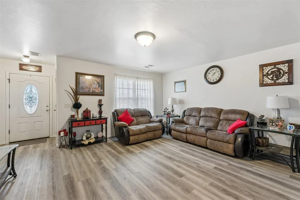 Photo 4 — 8109 NW 72nd Street, Oklahoma City, OK 73132