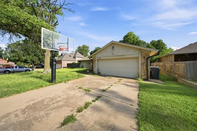 Photo 2 — 11705 NW 117th Street, Yukon, OK 73099