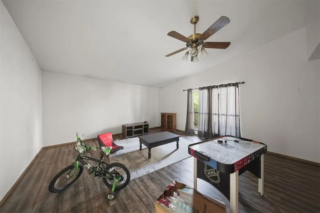 Photo 5 — 11705 NW 117th Street, Yukon, OK 73099