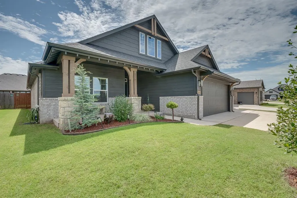 Front exterior — 800 Argos Road, Yukon, OK 73099