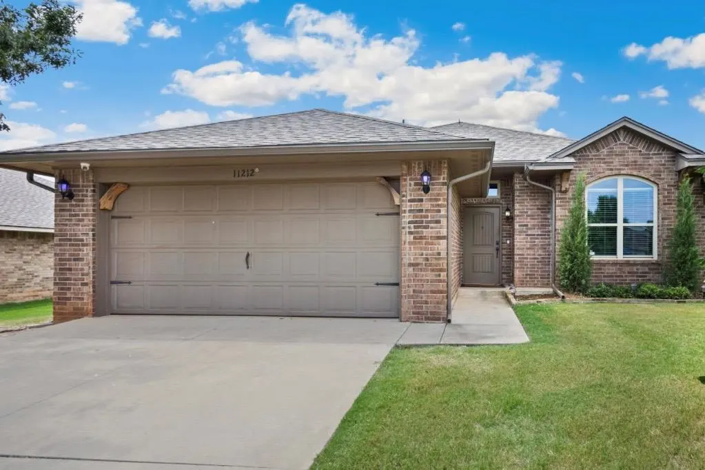 Front exterior — 11212 NW 100th Street, Yukon, OK 73099