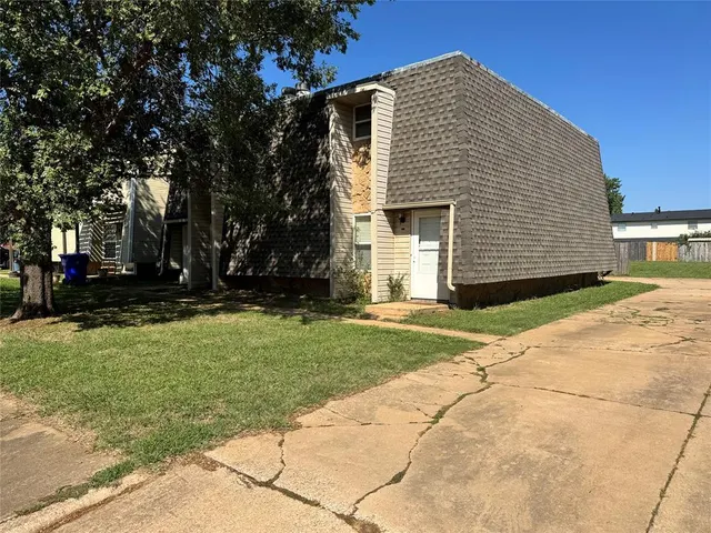 Photo 2 — 625 Welston Circle, Norman, OK 73071