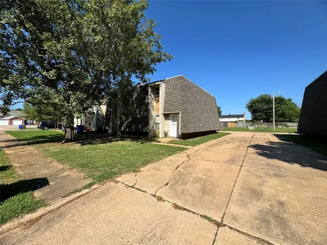 Photo 3 — 625 Welston Circle, Norman, OK 73071