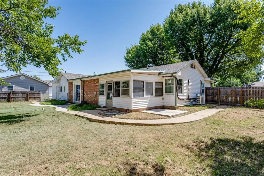 Photo 46 — 1910 S 13th Street, Chickasha, OK 73018