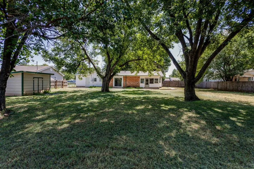 Photo 49 — 1910 S 13th Street, Chickasha, OK 73018