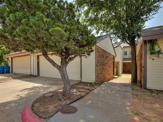 Front exterior — 426 Sundance Lane, Edmond, OK 73034