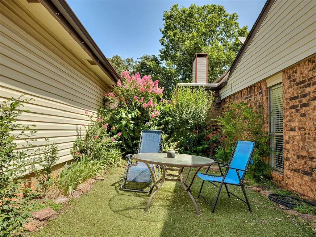 Photo 2 — 426 Sundance Lane, Edmond, OK 73034