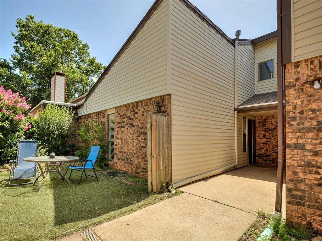 Photo 3 — 426 Sundance Lane, Edmond, OK 73034