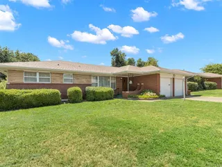 Sold home at 204 Country Club Terrace