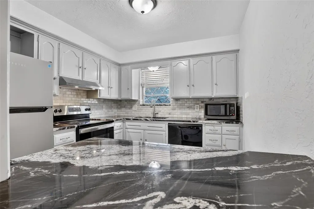 Photo 8 — 3013 W Wilshire Boulevard, Oklahoma City, OK 73116