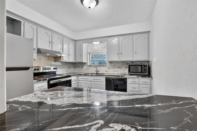Photo 8 — 3013 W Wilshire Boulevard, Oklahoma City, OK 73116