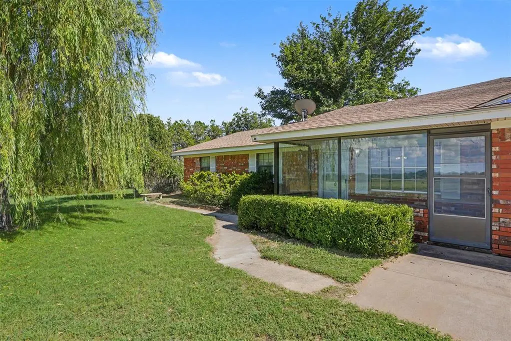 Photo 4 — 18710 E 1230 Road, Sayre, OK 73662