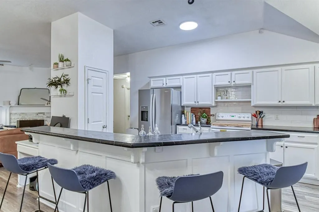 Photo 9 — 1633 Creekside Lane, Norman, OK 73071