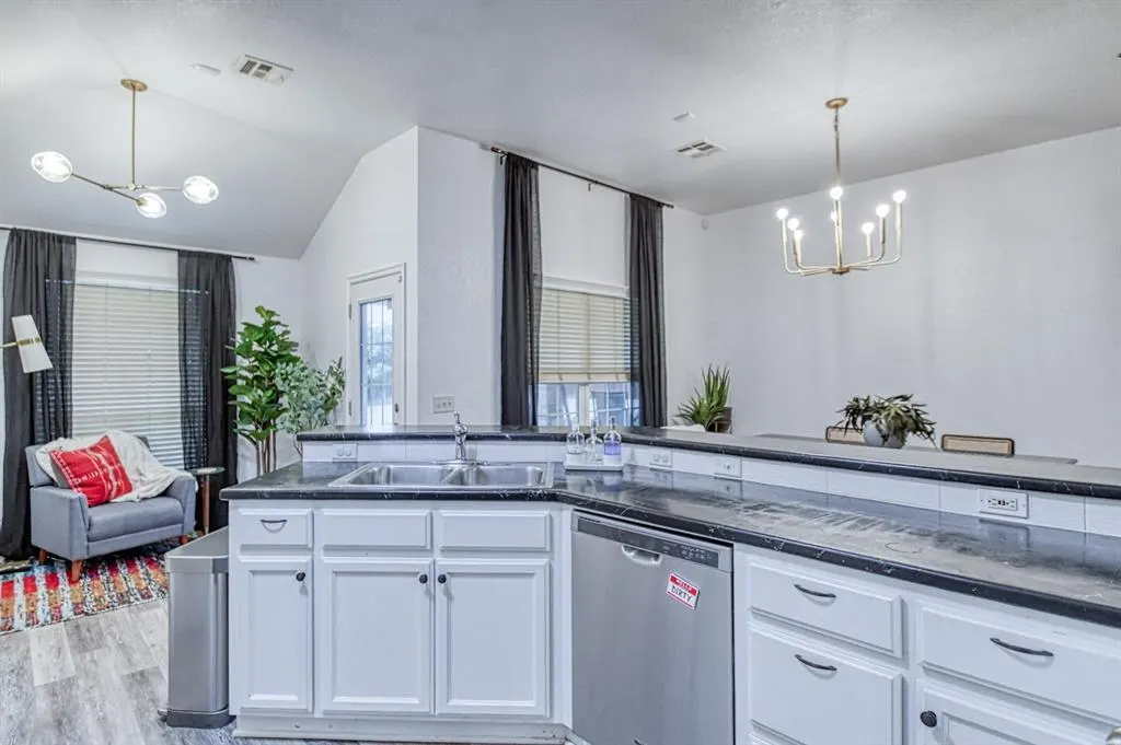 Photo 11 — 1633 Creekside Lane, Norman, OK 73071