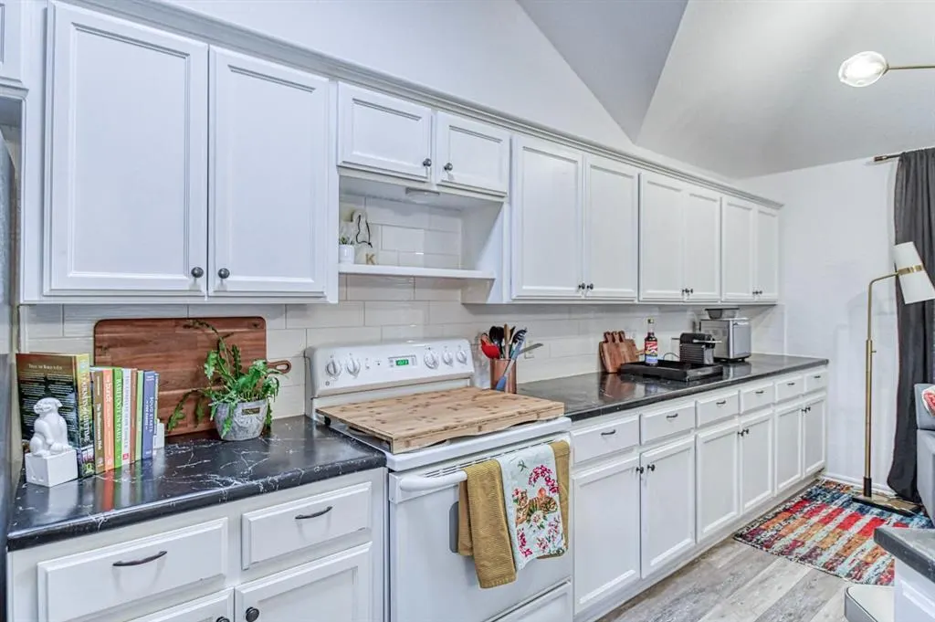 Photo 12 — 1633 Creekside Lane, Norman, OK 73071