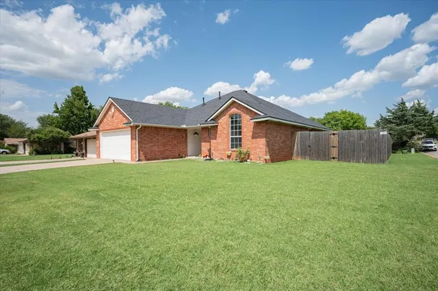 Photo 3 — 12400 Fox Run Drive, Oklahoma City, OK 73142