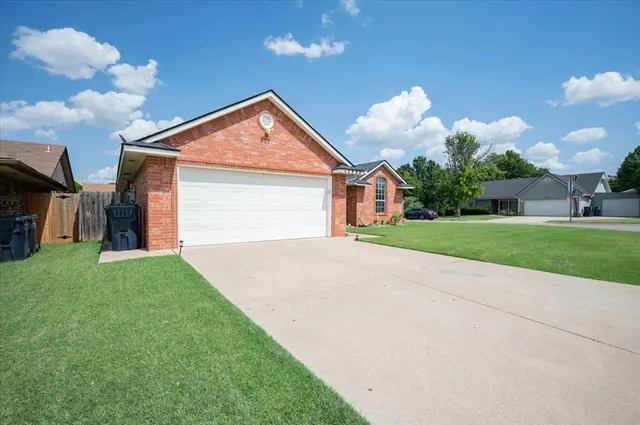 Photo 5 — 12400 Fox Run Drive, Oklahoma City, OK 73142