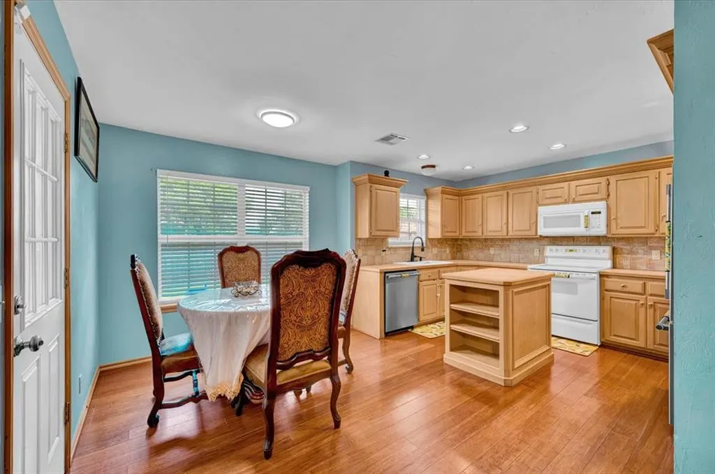 Photo 12 — 12400 Fox Run Drive, Oklahoma City, OK 73142