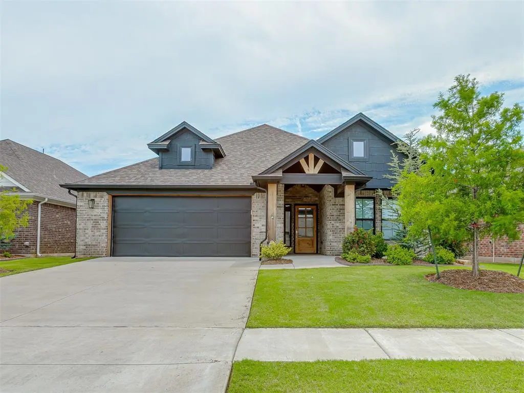 Photo 2 — 204 Ivory Drive, Yukon, OK 73099