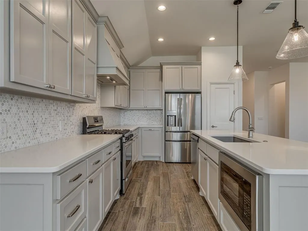Photo 6 — 204 Ivory Drive, Yukon, OK 73099