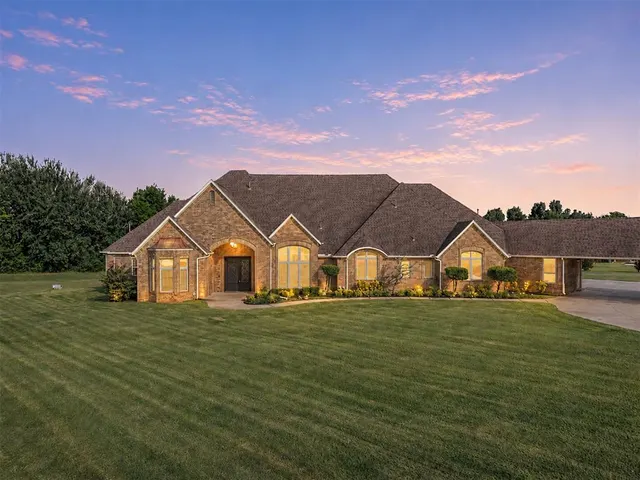 Photo 2 — 9920 Bartlett Drive, Oklahoma City, OK 73131