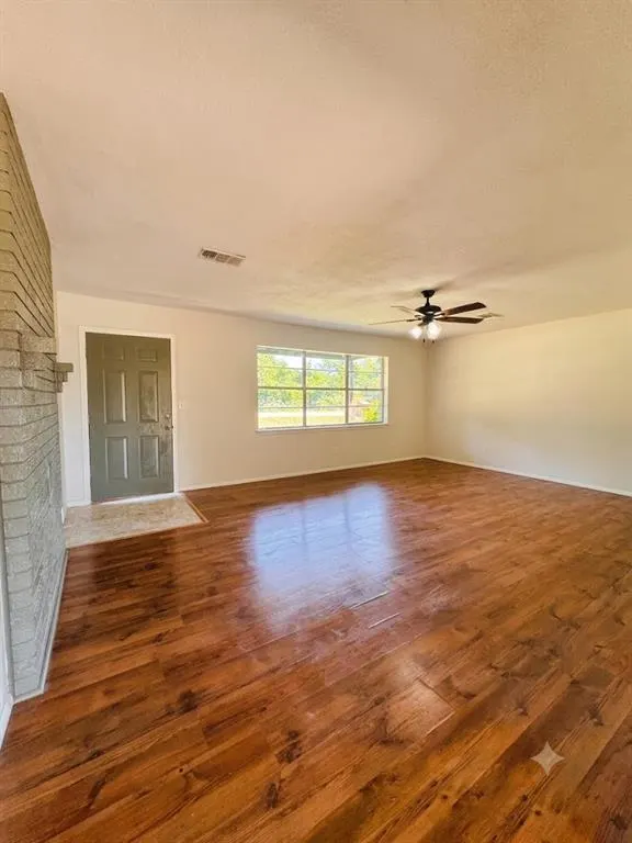 Photo 2 — 312 E Meadowview Lane, Valliant, OK 74764