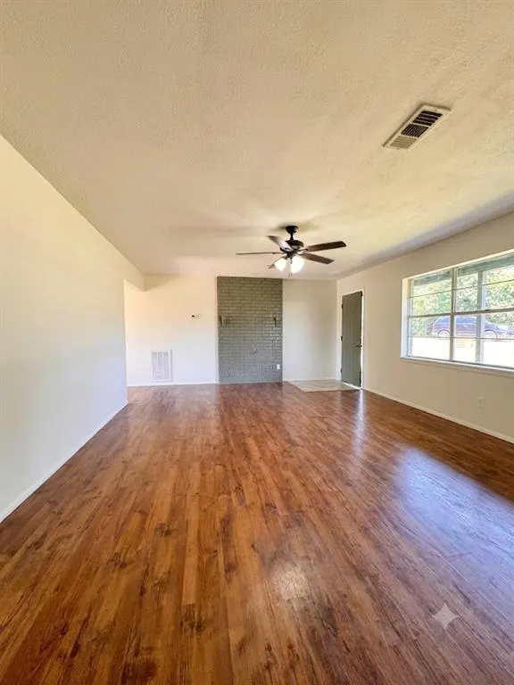 Photo 3 — 312 E Meadowview Lane, Valliant, OK 74764