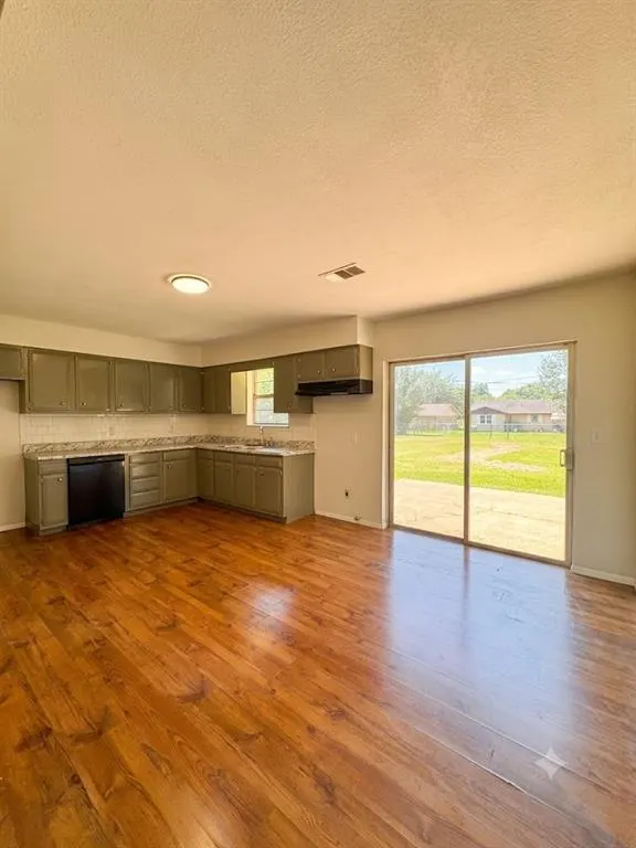 Photo 4 — 312 E Meadowview Lane, Valliant, OK 74764
