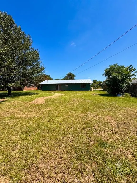 Photo 12 — 312 E Meadowview Lane, Valliant, OK 74764