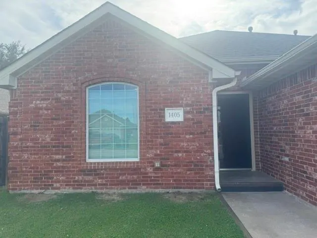 Photo 2 — 1405 Sunrise Drive, Moore, OK 73160