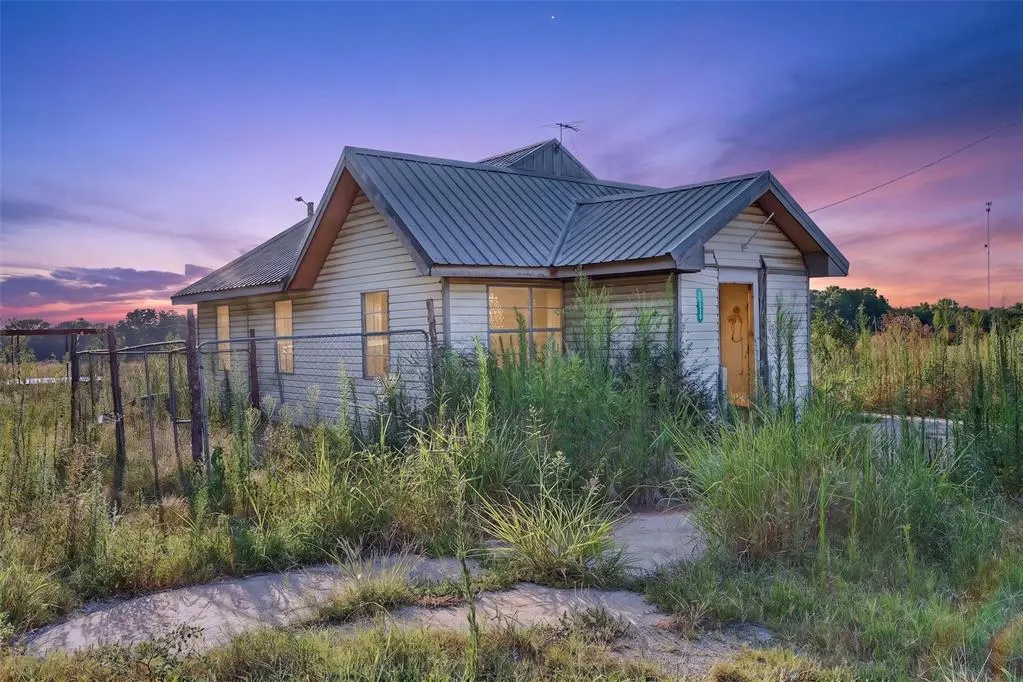 Front exterior — 18566 State Highway 76 Highway, Lindsay, OK 73052