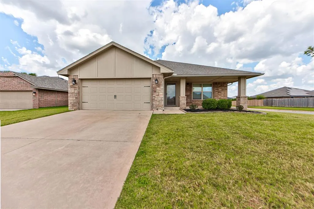 Front exterior — 1213 Laurel Creek Drive, Yukon, OK 73099