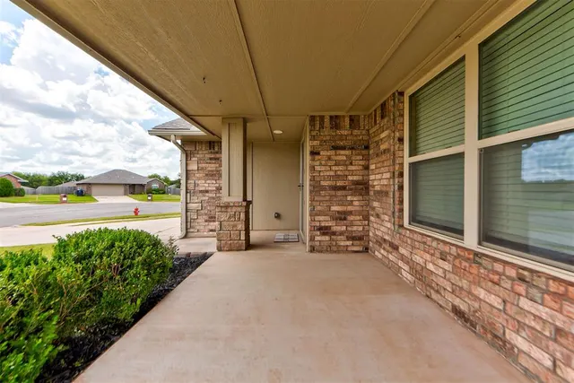 Photo 3 — 1213 Laurel Creek Drive, Yukon, OK 73099
