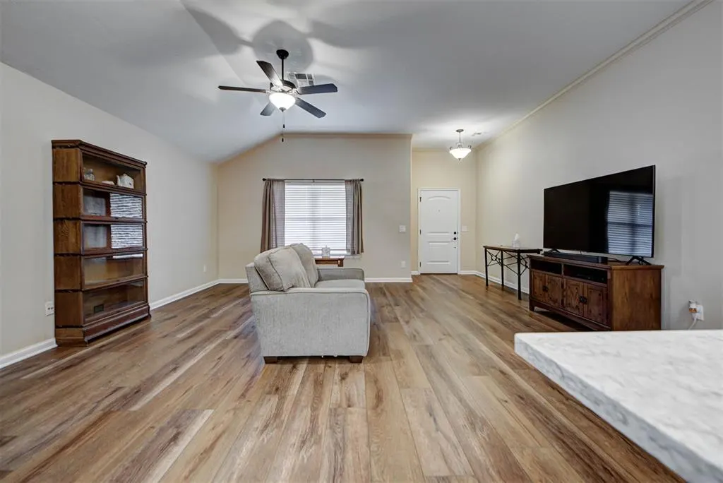 Photo 7 — 1213 Laurel Creek Drive, Yukon, OK 73099