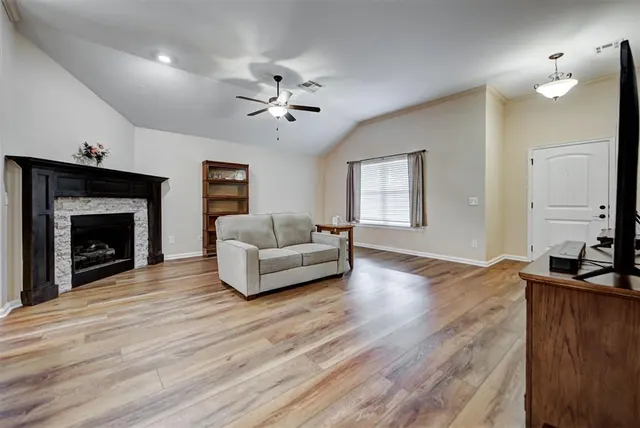 Photo 8 — 1213 Laurel Creek Drive, Yukon, OK 73099