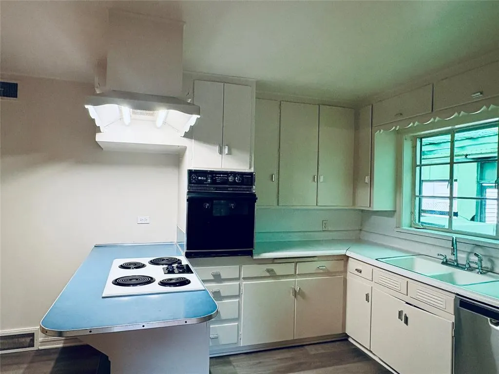 Photo 4 — 5305 N Walker Avenue, Oklahoma City, OK 73118