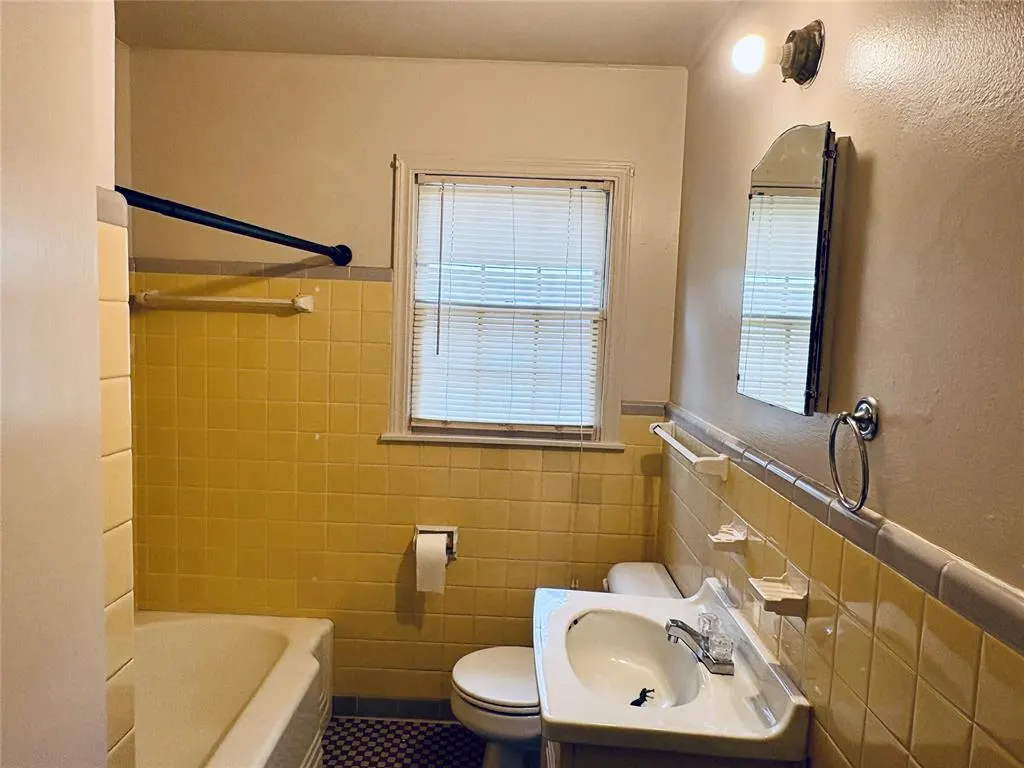 Photo 10 — 5305 N Walker Avenue, Oklahoma City, OK 73118