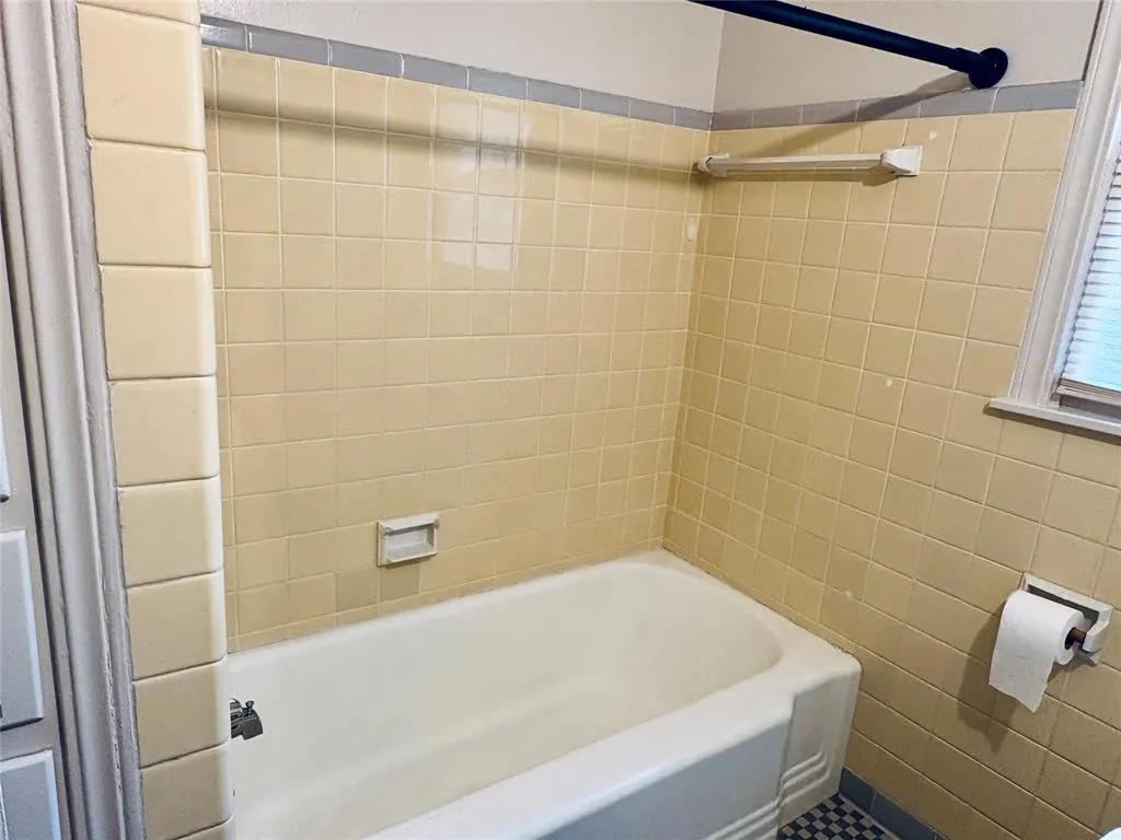 Photo 11 — 5305 N Walker Avenue, Oklahoma City, OK 73118