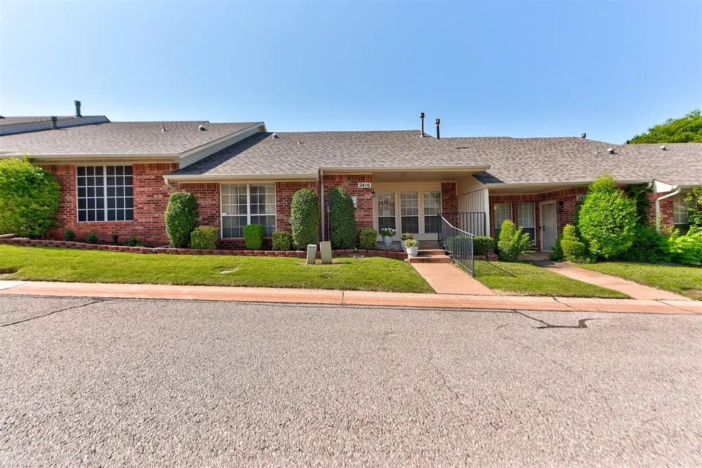 Photo 2 — 2416 Glenrock, Edmond, OK 73012