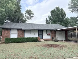 Sold home at 711 Meadowlake Drive