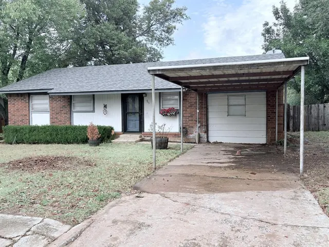 Photo 2 — 711 Meadowlake Drive, Noble, OK 73068