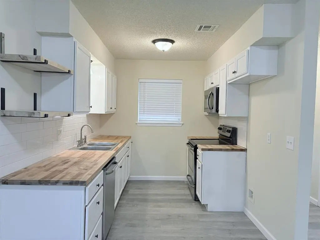 Photo 5 — 711 Meadowlake Drive, Noble, OK 73068