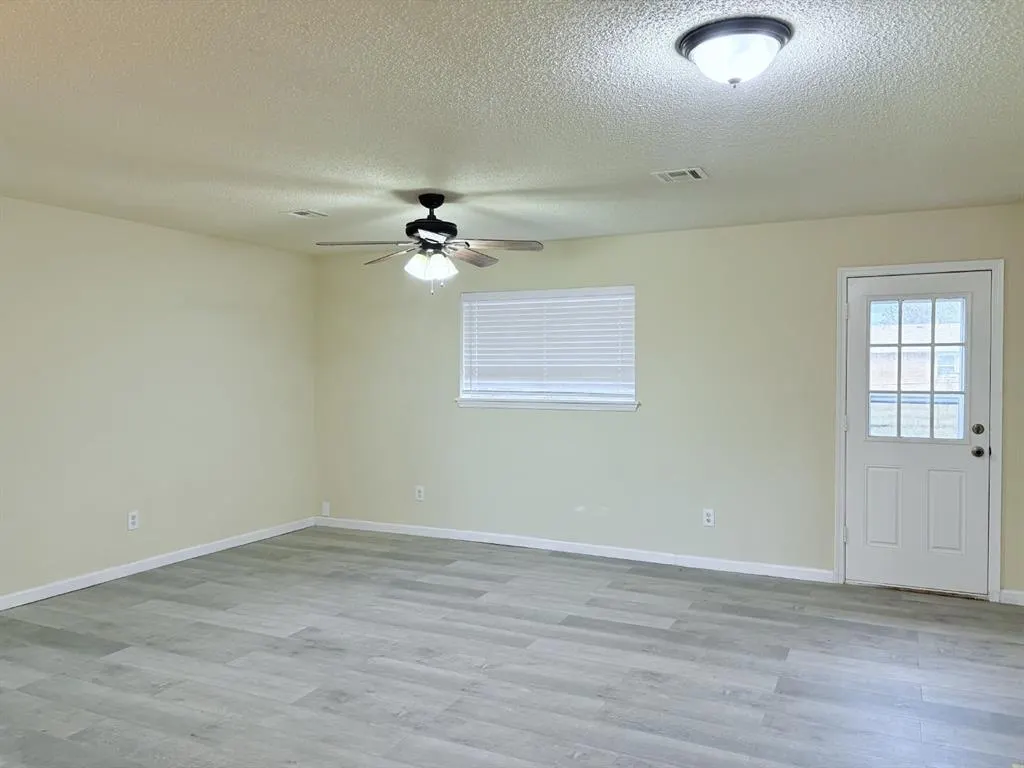 Photo 6 — 711 Meadowlake Drive, Noble, OK 73068