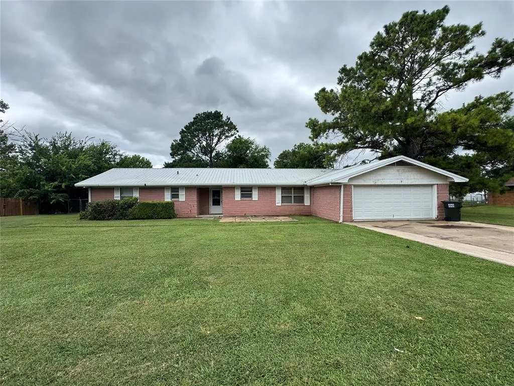 Front exterior — 106 Hazelwood Street, Davis, OK 73030