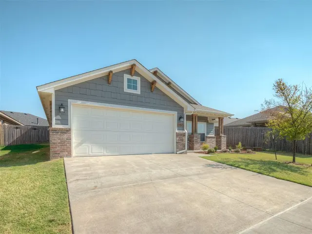 Photo 2 — 12825 NW 3rd Terrace, Yukon, OK 73099