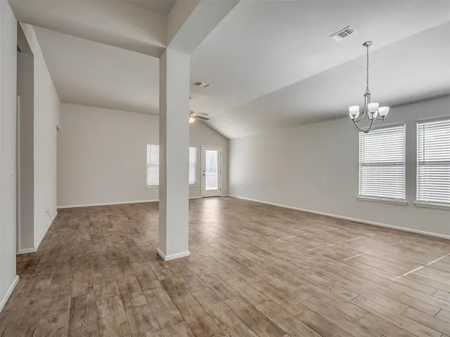 Photo 7 — 12825 NW 3rd Terrace, Yukon, OK 73099